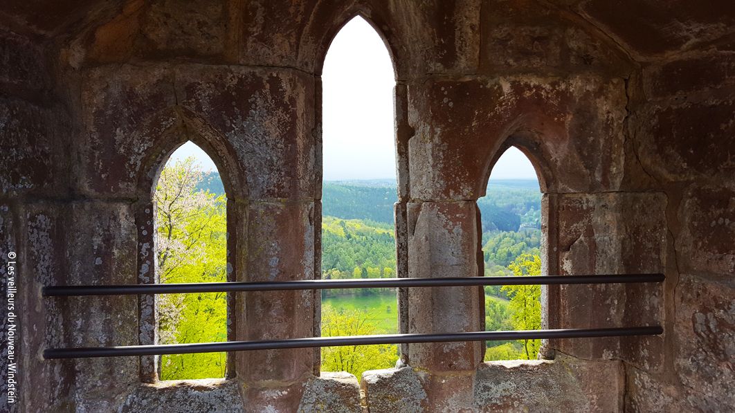 Vue fenetre château nouveau-windstein Vue fenetre château nouveau-windstein